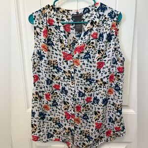 Chelsea & Theodore Floral Sleeveless Women's Button down Top. Size Large.